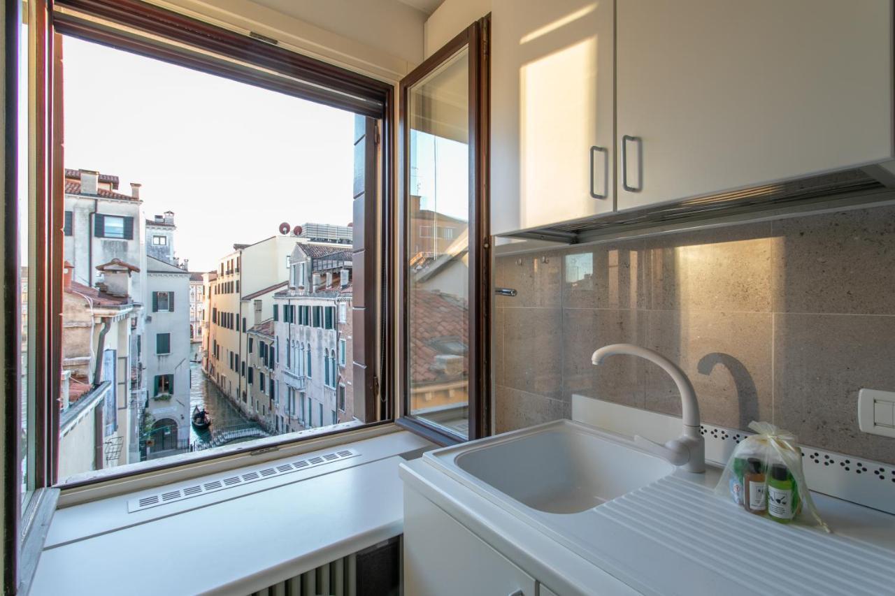 Ca' Al Giglio - Vista Canale Venecia